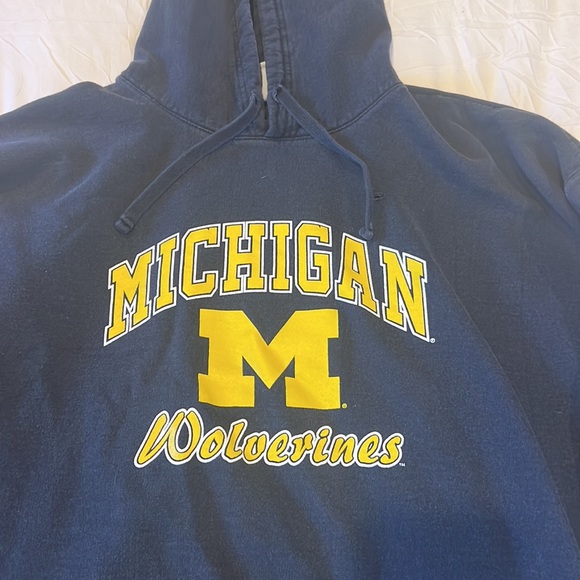 University of Michigan Champion Sweatshirt - Picture 4 of 7